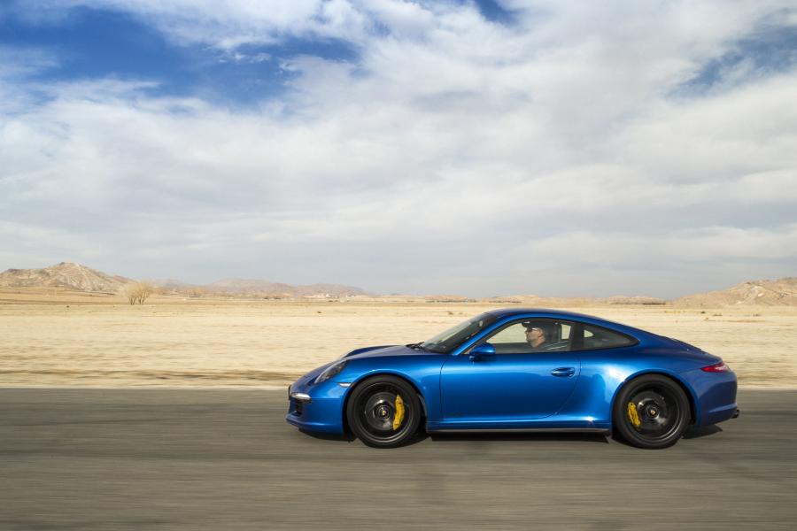  Porsche 911 Carrera 4 GTS Coupe 2014 года  (фото 16 из 21)
